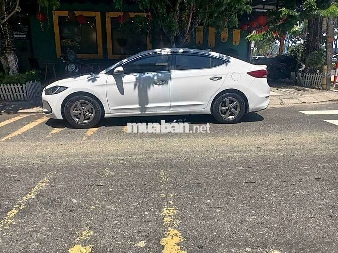 Hyundai Elantra 2024 Trắng Xăng 5 chỗ