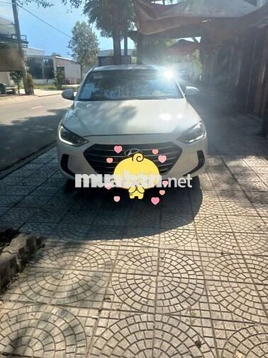 Hyundai Elantra 2024 Trắng Xăng 5 chỗ