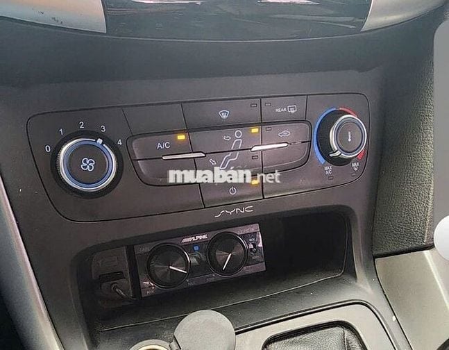 Ford Focus hatchback 2017 Xanh