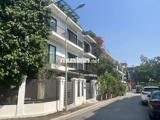 Cho thuê văn phòng khu eden rose 4 tầng có thang máy, điện mặt trời