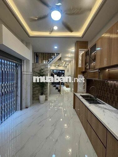 NHÀ MỚI VÀO Ở NGAY - HẺM XE HƠI NGỦ TRONG NHÀ - (3.4X12M) Q6