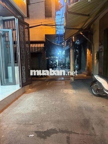 NHÀ MỚI VÀO Ở NGAY - HẺM XE HƠI NGỦ TRONG NHÀ - (3.4X12M) Q6