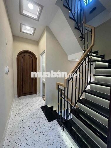 NHÀ MỚI VÀO Ở NGAY - HẺM XE HƠI NGỦ TRONG NHÀ - (3.4X12M) Q6