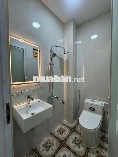 NHÀ MỚI VÀO Ở NGAY - HẺM XE HƠI NGỦ TRONG NHÀ - (3.4X12M) Q6