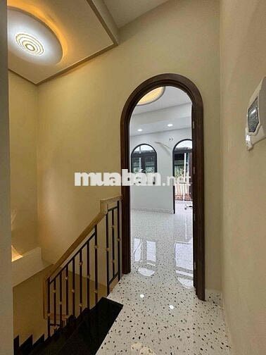 NHÀ MỚI VÀO Ở NGAY - HẺM XE HƠI NGỦ TRONG NHÀ - (3.4X12M) Q6