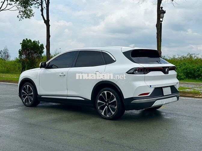 VinFast VF8 Plus 2025 Trắng ĐI 9.200 km-TRẦN KÍNH