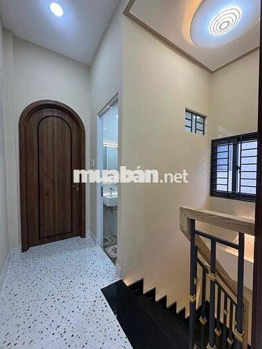 NHÀ MỚI VÀO Ở NGAY - HẺM XE HƠI NGỦ TRONG NHÀ - (3.4X12M) Q6