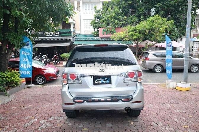 Toyota Fortuner 2014 Xăng Tự động 7 chỗ Bạc