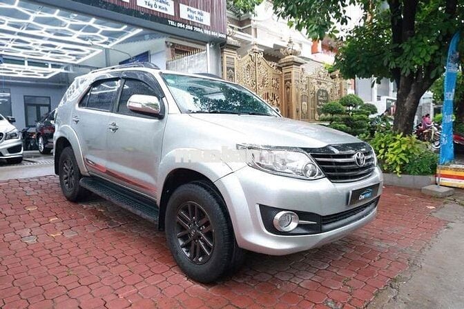 Toyota Fortuner 2014 Xăng Tự động 7 chỗ Bạc