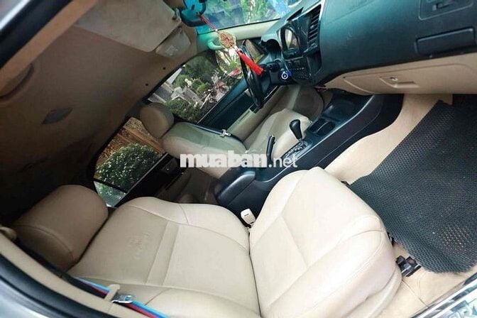Toyota Fortuner 2014 Xăng Tự động 7 chỗ Bạc