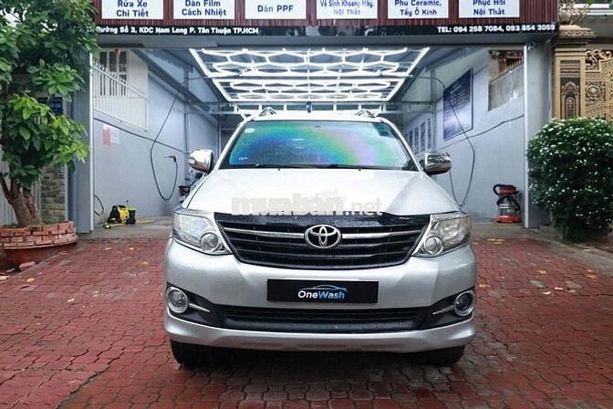 Toyota Fortuner 2014 Xăng Tự động 7 chỗ Bạc
