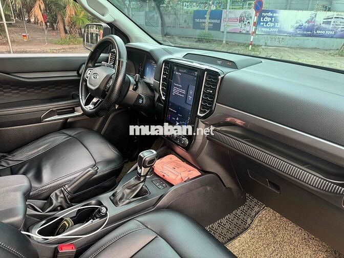 Ford Ranger XLT 2022 Tự động Đen 9 vạn