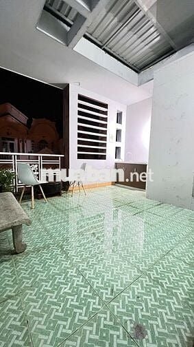 PHÒNG BAN CÔNG RỘNG - ĐẸP MÁY LẠNH - THOÁNG MÁT NGAY NGÃ 3 ĐÔNG QUANG