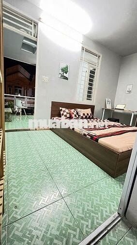 PHÒNG BAN CÔNG RỘNG - ĐẸP MÁY LẠNH - THOÁNG MÁT NGAY NGÃ 3 ĐÔNG QUANG