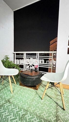 PHÒNG BAN CÔNG RỘNG - ĐẸP MÁY LẠNH - THOÁNG MÁT NGAY NGÃ 3 ĐÔNG QUANG