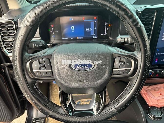 Ford Ranger XLT 2022 Tự động Đen 9 vạn