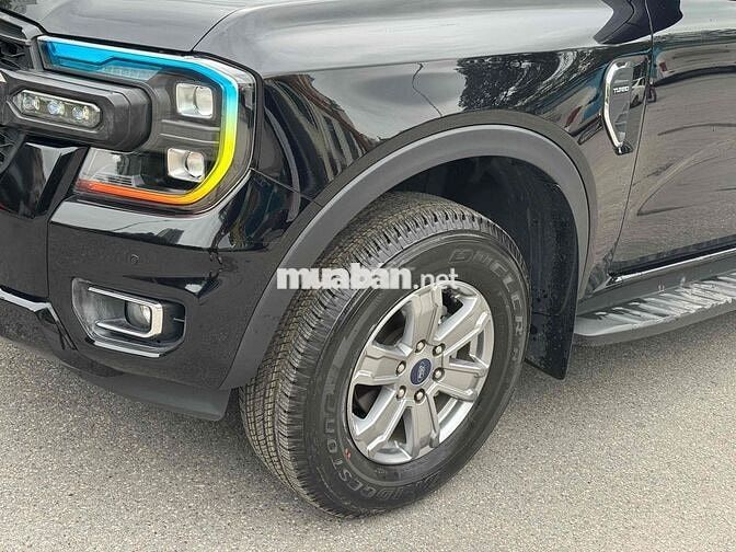 Ford Ranger XLT 2022 Tự động Đen 9 vạn