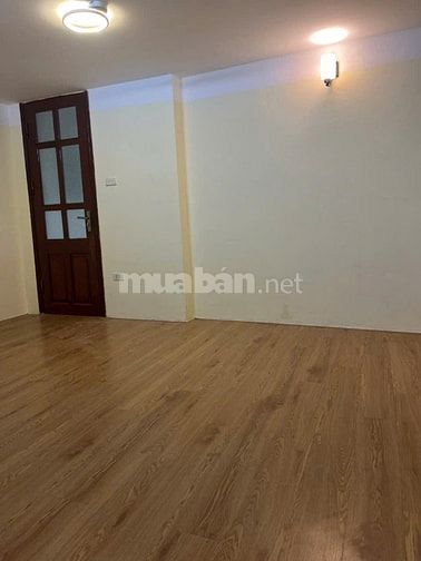Cho thuê nhà nguyên căn đường Đê La Thành nhỏ, DTSD 130m2, 5 tầng