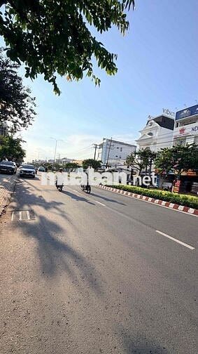 Cho thuê mặt bằng 900m2 TP Bến Tre, Ngang 14m nở hậu