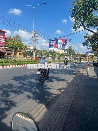 Cho thuê mặt bằng 900m2 TP Bến Tre, Ngang 14m nở hậu