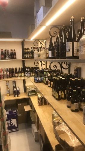 TUYỂN 2 NỮ TƯ VẤN BÁN HÀNG,NHẬP HÀNG TẠI CỬA HÀNG