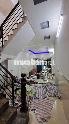 nhà thuê đẹp mới sữa lại mới 3 phòng ngủ 