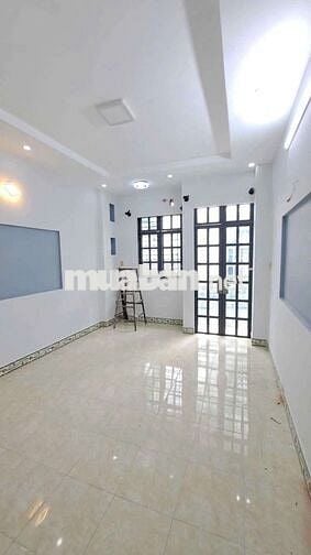 nhà thuê đẹp mới sữa lại mới 3 phòng ngủ 
