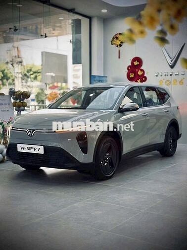 VinFast MPV7 Xám nhạt xả kho tháng 7