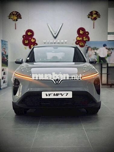 VinFast MPV7 Xám nhạt xả kho tháng 7