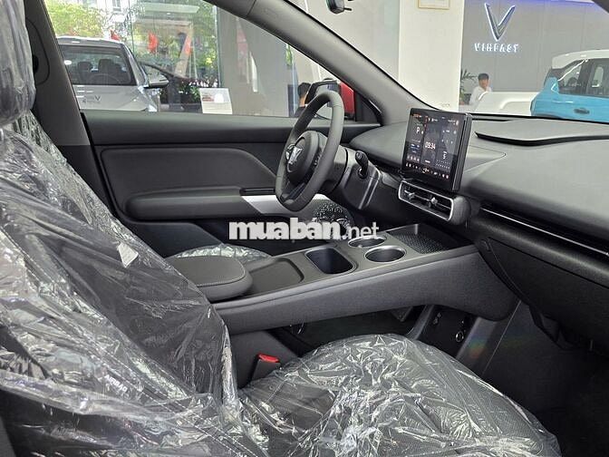 VinFast MPV7 Xám nhạt xả kho tháng 7