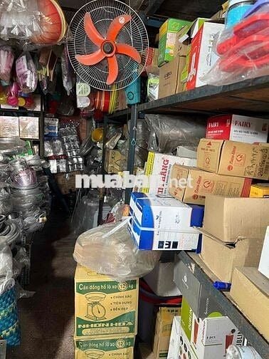 Sang 4 kiôt chợ vĩnh lộc và tất cả hàng hoá , hàng tiêu dùng