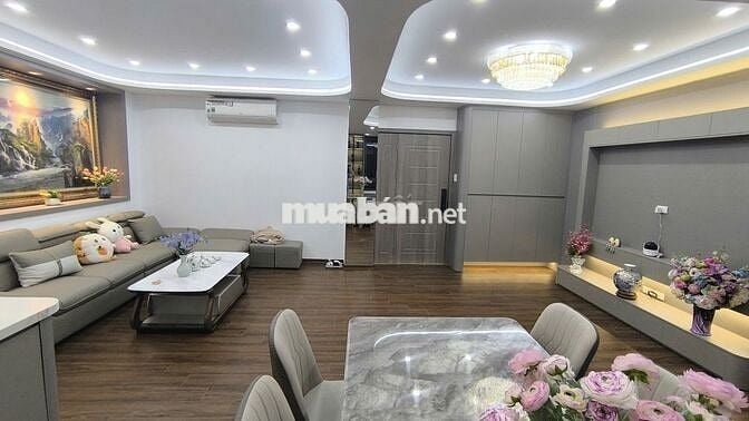 Chính chủ bán tầng 9 chung cư CT4-4 Mễ Trì Hạ, Từ Liêm HN 115 m2, 4 PN
