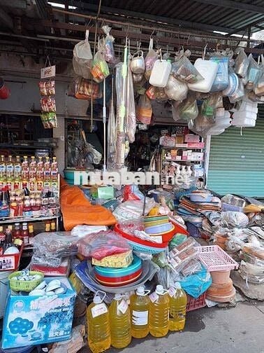 Sang 4 kiôt chợ vĩnh lộc và tất cả hàng hoá , hàng tiêu dùng