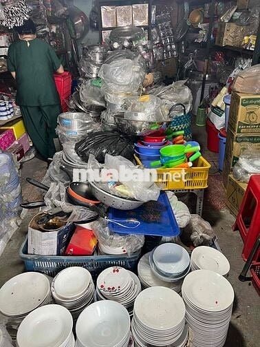 Sang 4 kiôt chợ vĩnh lộc và tất cả hàng hoá , hàng tiêu dùng