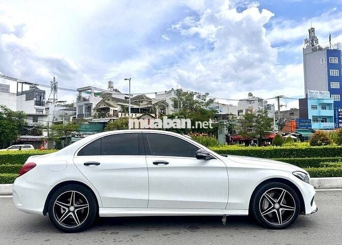 Mercedes-Benz C300 Trắng Da 5 chỗ