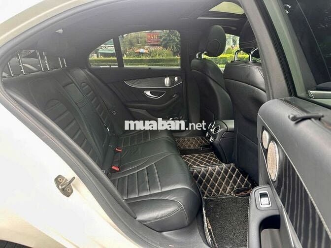 Mercedes-Benz C300 Trắng Da 5 chỗ