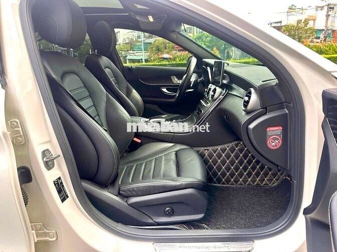 Mercedes-Benz C300 Trắng Da 5 chỗ