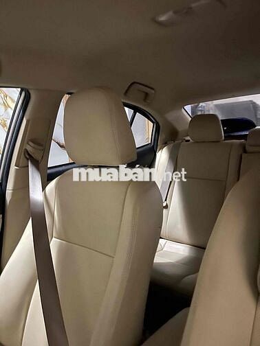 Toyota Vios Vàng cát 5 chỗ