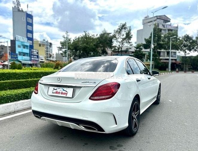 Mercedes-Benz C300 Trắng Da 5 chỗ