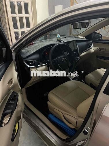 Toyota Vios Vàng cát 5 chỗ