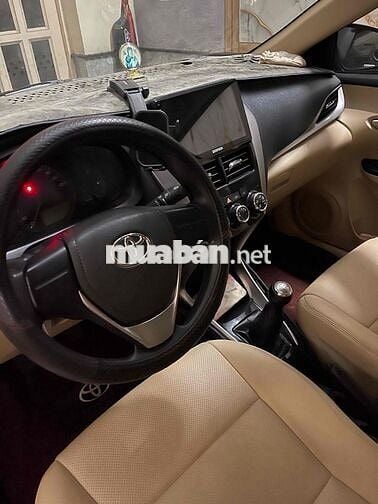 Toyota Vios Vàng cát 5 chỗ