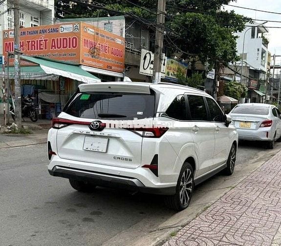 Toyota Veloz Top 2024 9000 km Trắng