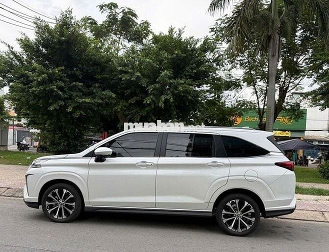 Toyota Veloz Top 2024 9000 km Trắng