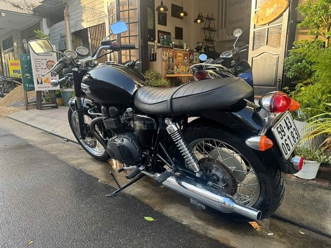 cần pass lại Tiumph Bonneville T100
