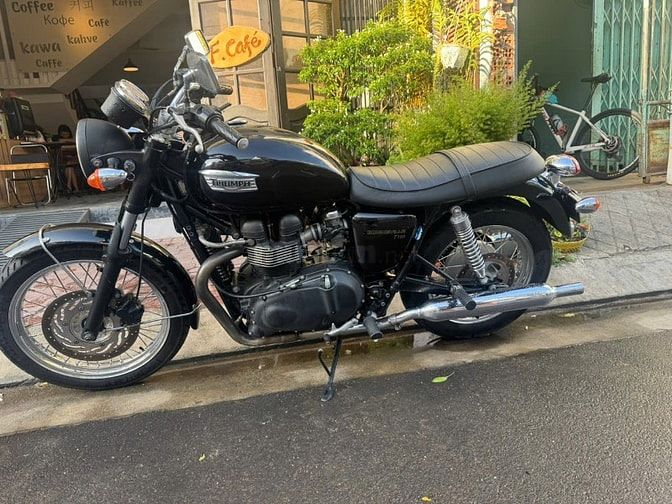 cần pass lại Tiumph Bonneville T100