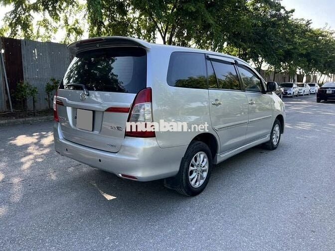 Toyota Innova E 2014 số sàn màu bạc