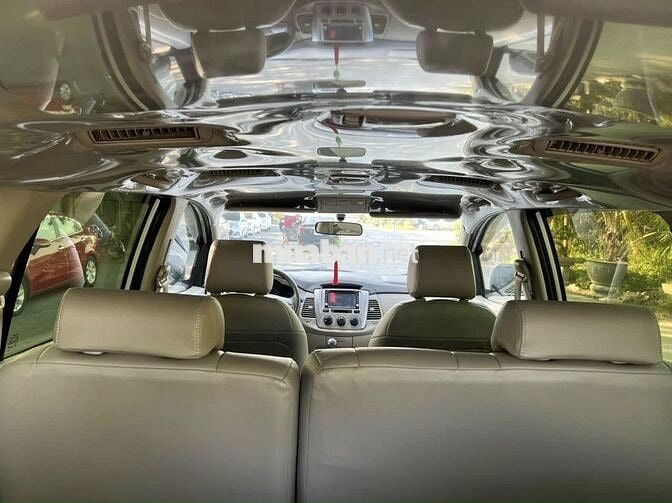 Toyota Innova E 2014 số sàn màu bạc