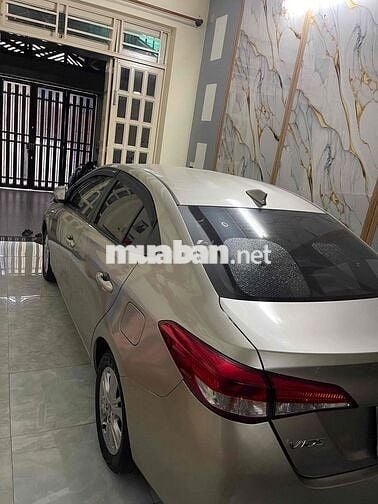 Toyota Vios Vàng cát 5 chỗ