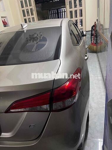 Toyota Vios Vàng cát 5 chỗ