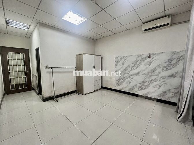 Phòng 25m2 giá 4tr. Đường Bà Triệu - Nguyễn Kim Quận 5 có cửa sổ trời